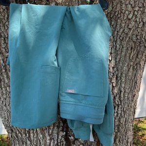 FIGS SET (Casma™ Three-Pocket Scrub Top +  Zamora™ Jogger Scrub Pants)